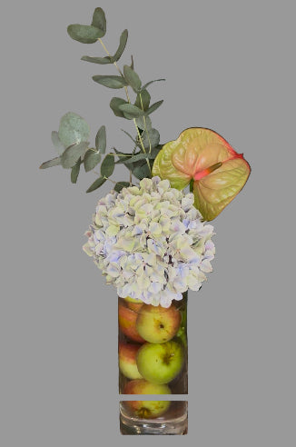 Vase med hortensia, anthurium og eucalyptus