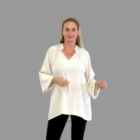 Skjortebluse med Flæsedetalje – Sandfarvet