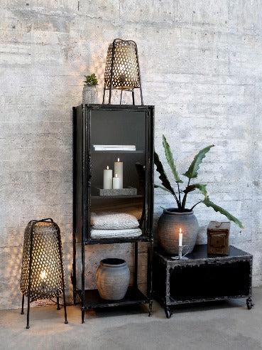 Lampe i flet jern