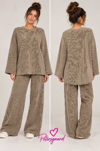 Lækkert og blødt 2-delt sæt i taupe – One Size 36-44