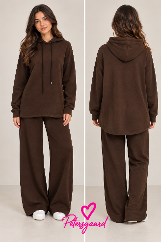 Lækkert 2-delt sæt med hætte i brun – One Size 36-46
