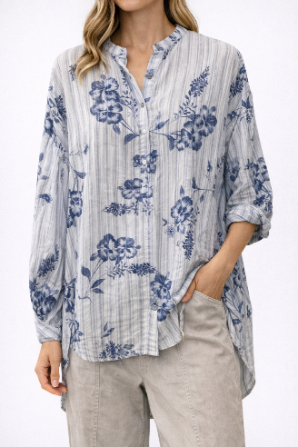 Oversize skjorte i navy med blomsterprint