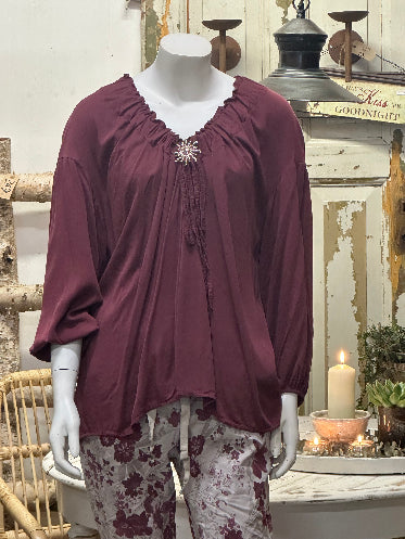 Bluse med Broche - Bordeaux - One Size 36-42