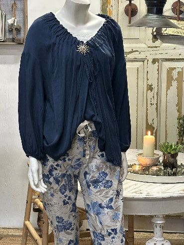 Bluse med Broche - Marine - One Size 36-42