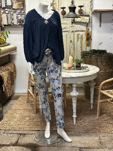 Bluse med Broche - Marine - One Size 36-42