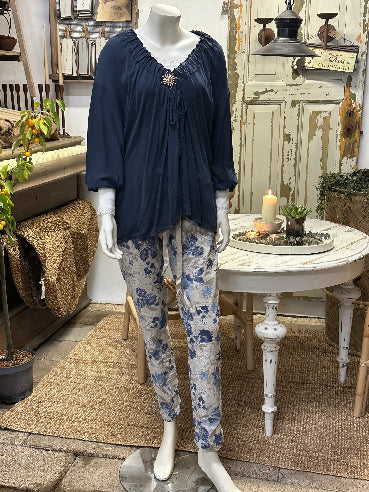 Bluse med Broche - Marine - One Size 36-42