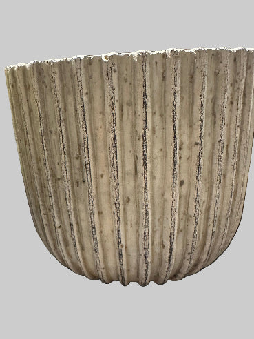 Håndlavede potter med lodrette riller