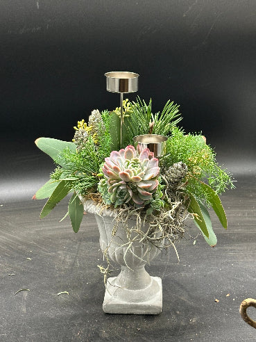 Dekoration i beton pokal med fyrfadsstager