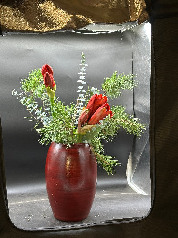 Rød vase med buket