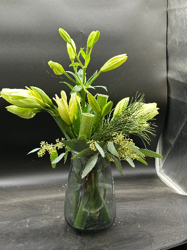 Glas vase med hvid buket