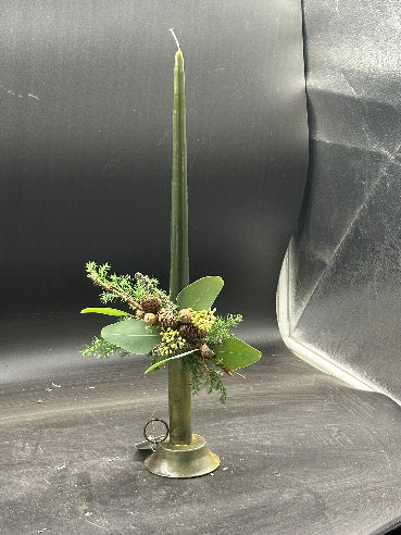 Pyntet Irgrøn lysestage i metal – 15 cm