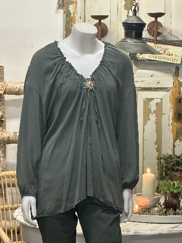 Bluse med Broche - Khaki - One Size 36-42