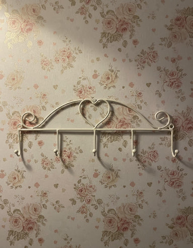 Vægknage i romantisk landstil