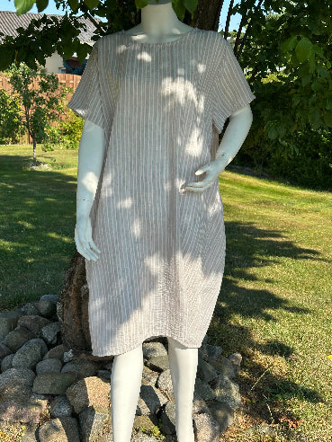 Kjole med strib i beige