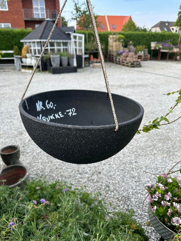 Ampel i sort letvægtsmateriale