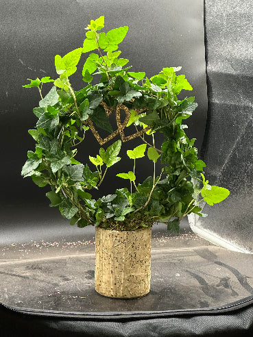 Guld potte med efeu på bøjle